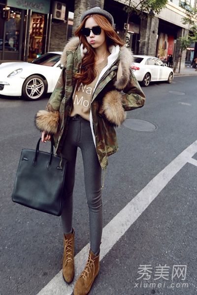 棉袄配修身长裤，显瘦。