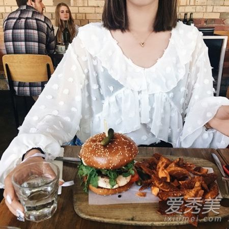 又没衣服穿了？这4件上衣是春夏小女孩的首选。