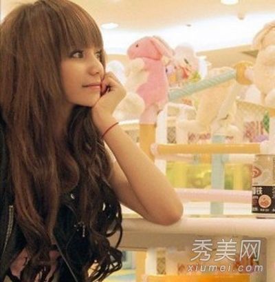 圆脸适合什么发型?长卷发很容易变成V型脸