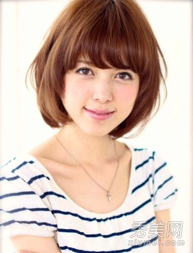 在9个方脸女孩中,短发和梨花头最瘦。