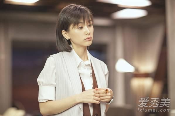本·桑怎么了?用邦奇短发摇动萧曲领带可以减少18岁的年龄