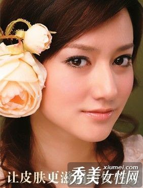 很难在冬天给干燥的肌肉上妆来教你如何灵活地使用和滋润裸妆。