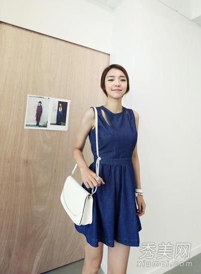 八条紧身a字裙穿在完美的下身