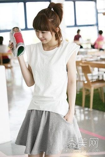 夏季服装在今年夏天很流行。简单为王