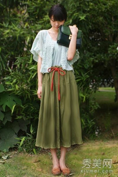 夏日森女风格是漂亮、简单、清新和混合的