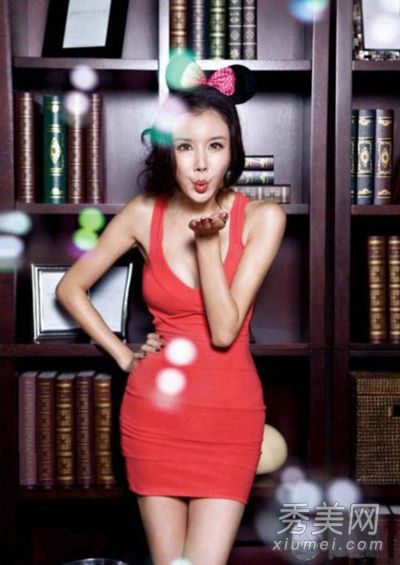 孙菲菲的比基尼肖像让人认不出来