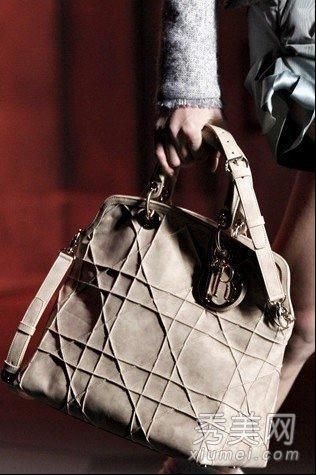 数七个小丑手袋,分析不过时的秘密