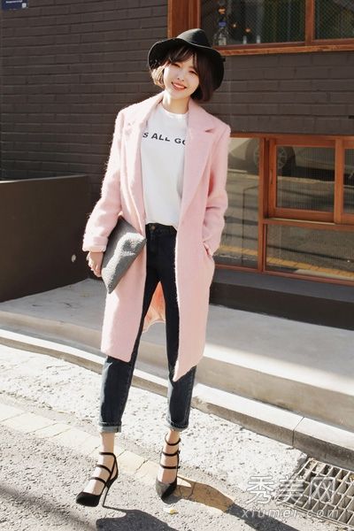 中长外套+紧身裤优雅干练。