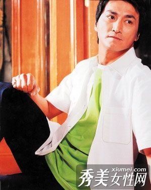 何家劲饮尿吃胎盘的轰动一时的“艳照书”