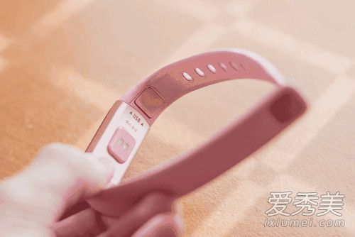 南方有树。白白河的南乔手镯是什么牌子的?多少钱?