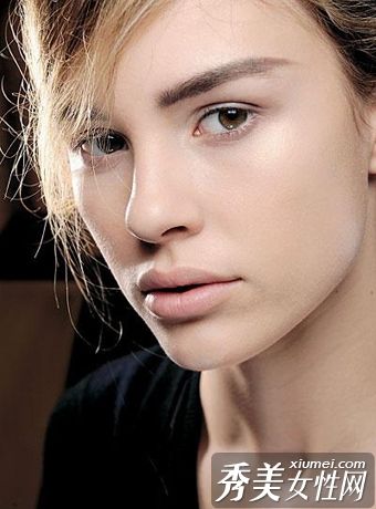 缺水或缺油正确处理秋季皮肤问题