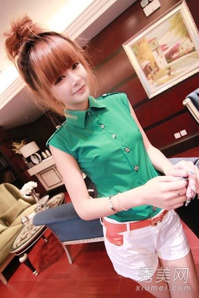 衬衫随着短裤和长裙而变化