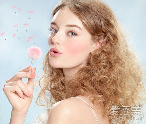 吉尔·斯图尔特·蒲公英腮红怎么样?