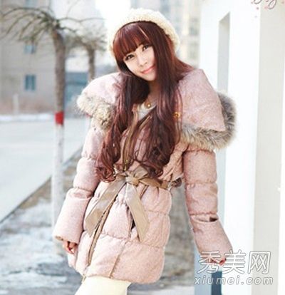 冬天,长卷发被推荐给长脸型的女孩,这是最吸引人也是最苗条的。