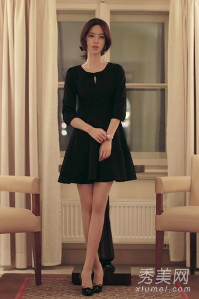 秋冬季服装被推荐用于室内穿着。选择这些漂亮的衣服。