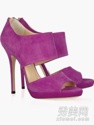 今年春天,帅气的单鞋将会大受欢迎,鞋子将会在不同的季节更换以改变它们的形象。