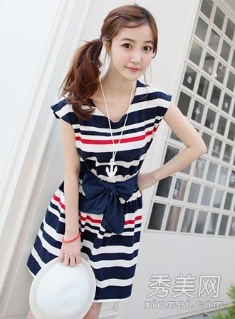 甜美服装的美丽