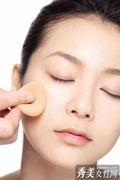 凯文老师给桃花化妆,为圣诞节收集桃花