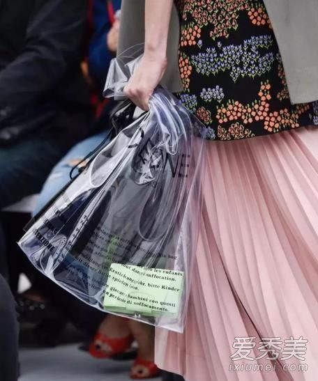 杨蜜同样的6000元塑料袋着火了!