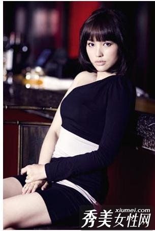 明星扮演“女王控制”美容化妆主键