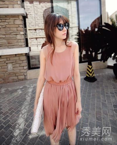 九件无袖连衣裙抵御炎热