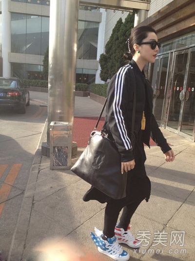 女演员都喜欢阿迪达斯的鞋子,范冰冰和娜娜为臭鞋而战。