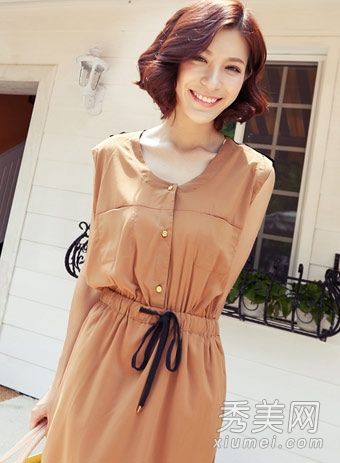 韩国版的服装搭配图片会磨损你的白色和丰富的美丽。