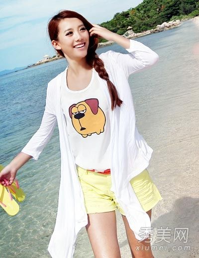 夏装和短裙很快就相配了。