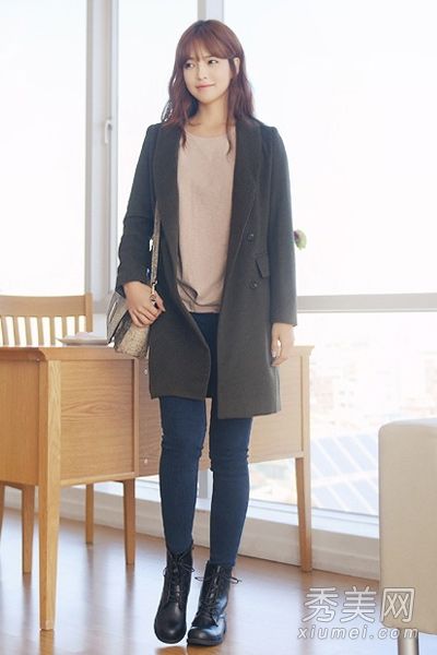 西装式羊毛衫搭配展现干练与帅气