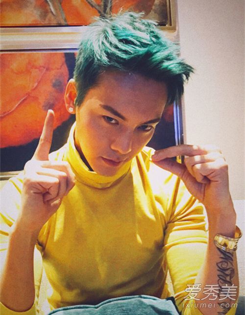 陈伟霆是一个可以行走的调色板吗？在2017年率先获得绿草。