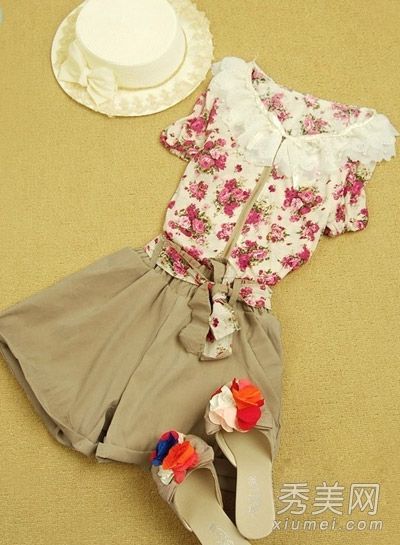 春夏漂亮的衣服看起来清新、甜美、可爱。