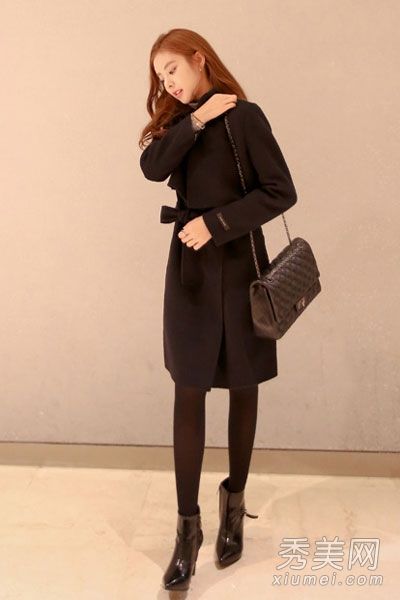 黑色外套在秋冬季必须修身以增强气质