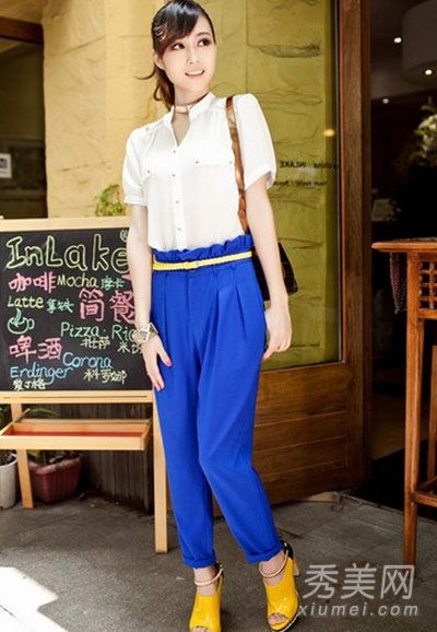 今年最流行的高腰西裤夏装有着美丽的气质。