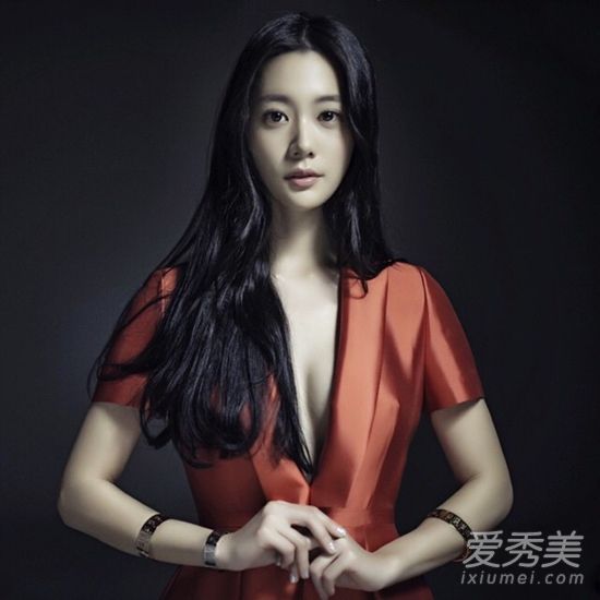 “爱情圣人”韩国女神克拉拉·李的发型纯净得无法辨认！