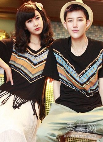 最耀眼的民族风格情侣装既时尚又甜美。