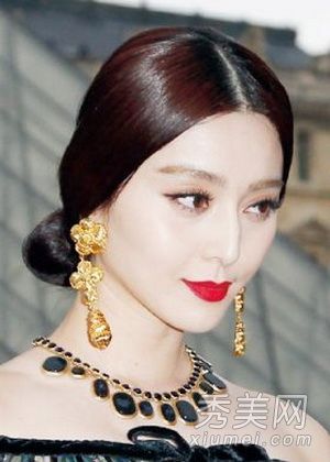 美容明星在发型中设置图标状态