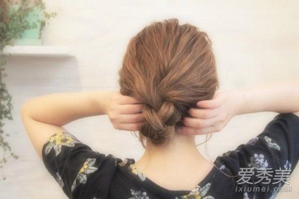 学习两种简单的装订方法,一分钟内完成编辑和发型,克服周一综合症