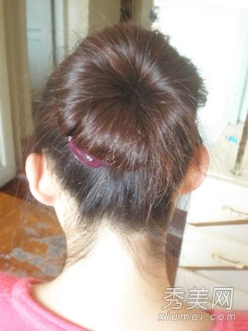 蓬松的韩式爆米花发型可以在一分钟内取出。