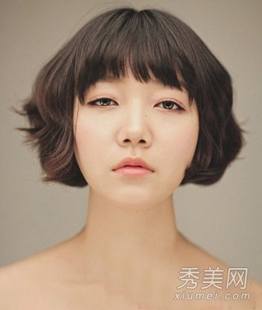 圆脸适合做发型。日本短发绽放甜美的知性气质