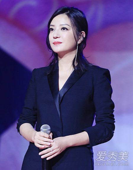 赵薇的新发型很瘦。女孩也应该学会穿