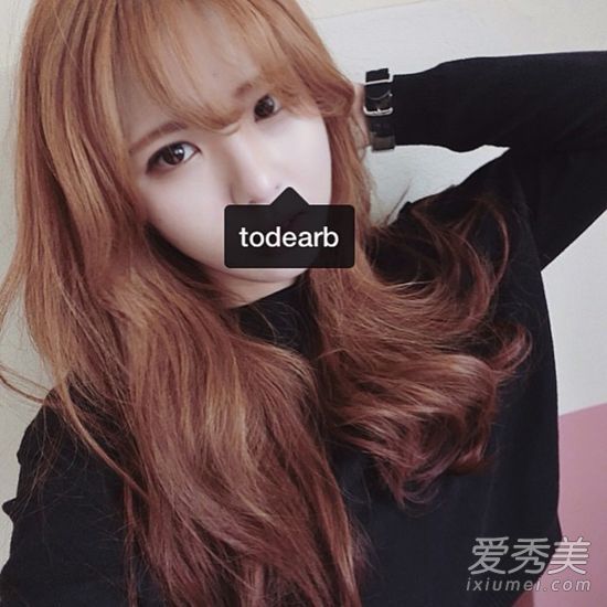 多棒的卷发器啊!你可以用小编辑教的一张纸来修刘海。