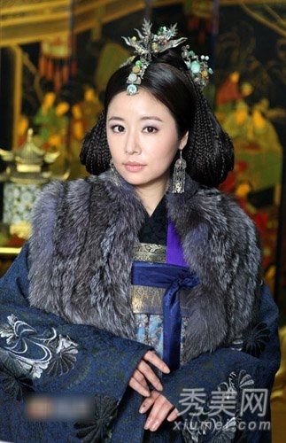 “贵妃”林心如在35岁和25岁时保持着良好的皮肤