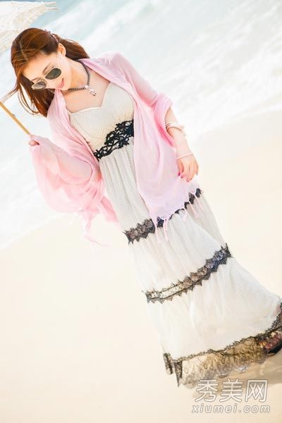 八月假日裙阻碍时尚、氛围和美丽