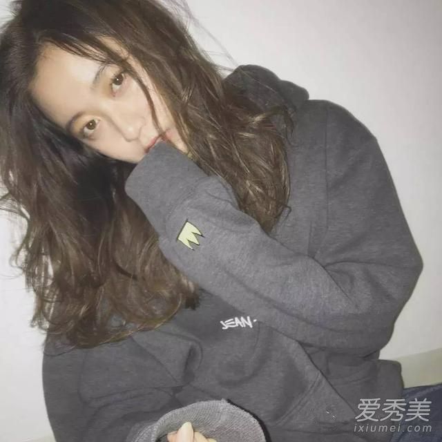 卷发永远不会过时!流行的“波义耳摇滚”用空气体感打造女神风格