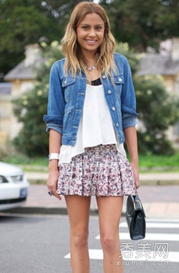 牛仔爱上印花衣服