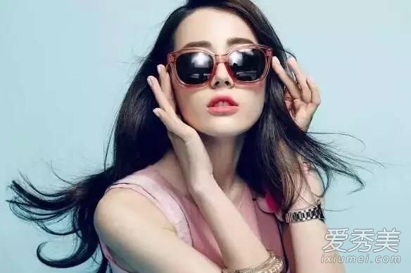变得美丽还是四处游荡?6种常见的脸型和发型:先看这里。