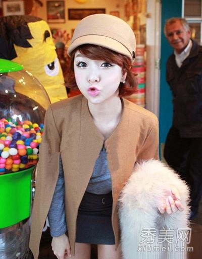 短发和中等发型巧妙改变，成熟的女人变得年轻和洛里