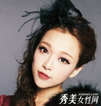 甜美攀爬睫毛打造鬼马仙子假睫毛妆