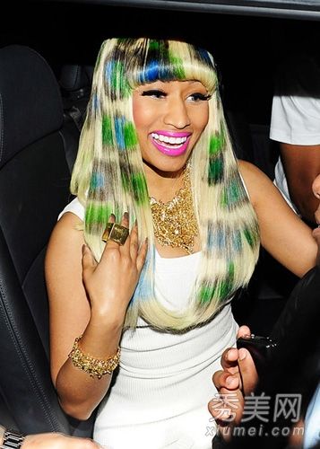 明星们疯狂地染发。你敢染这些发色吗?