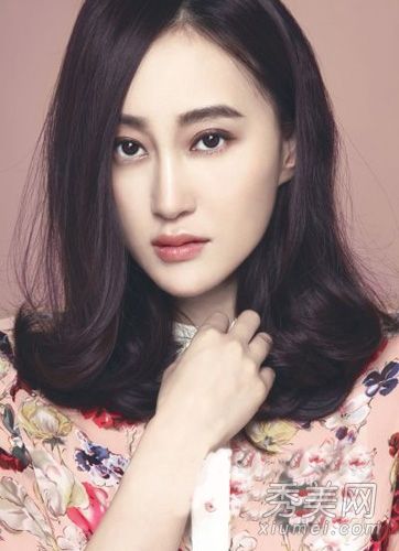 佟丽娅黄小蕾在初秋展示瘦脸和梨花头